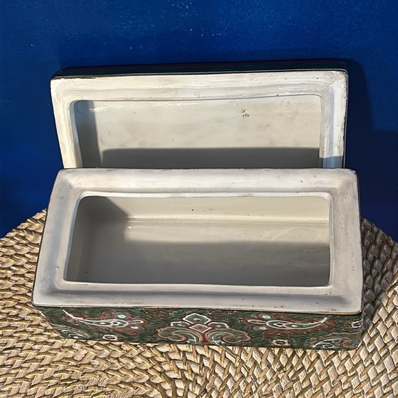 Antique Chinese Export Hand Painted Rectangular Porcelain Crest Box with Lid - Picture 6 of 7